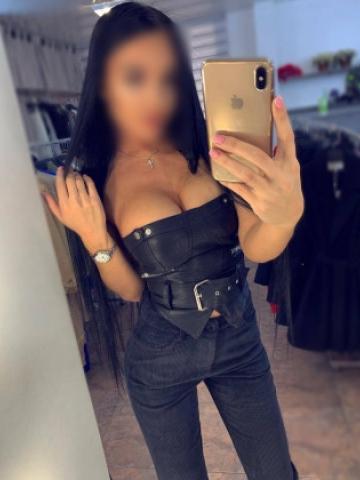 Клавдия Спортивная Брюнетка